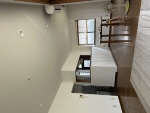 電気屋さんにダウンライトの増設・移動など、若夫婦の好みに合わせてもらいました。ダウンライトは調光可です!